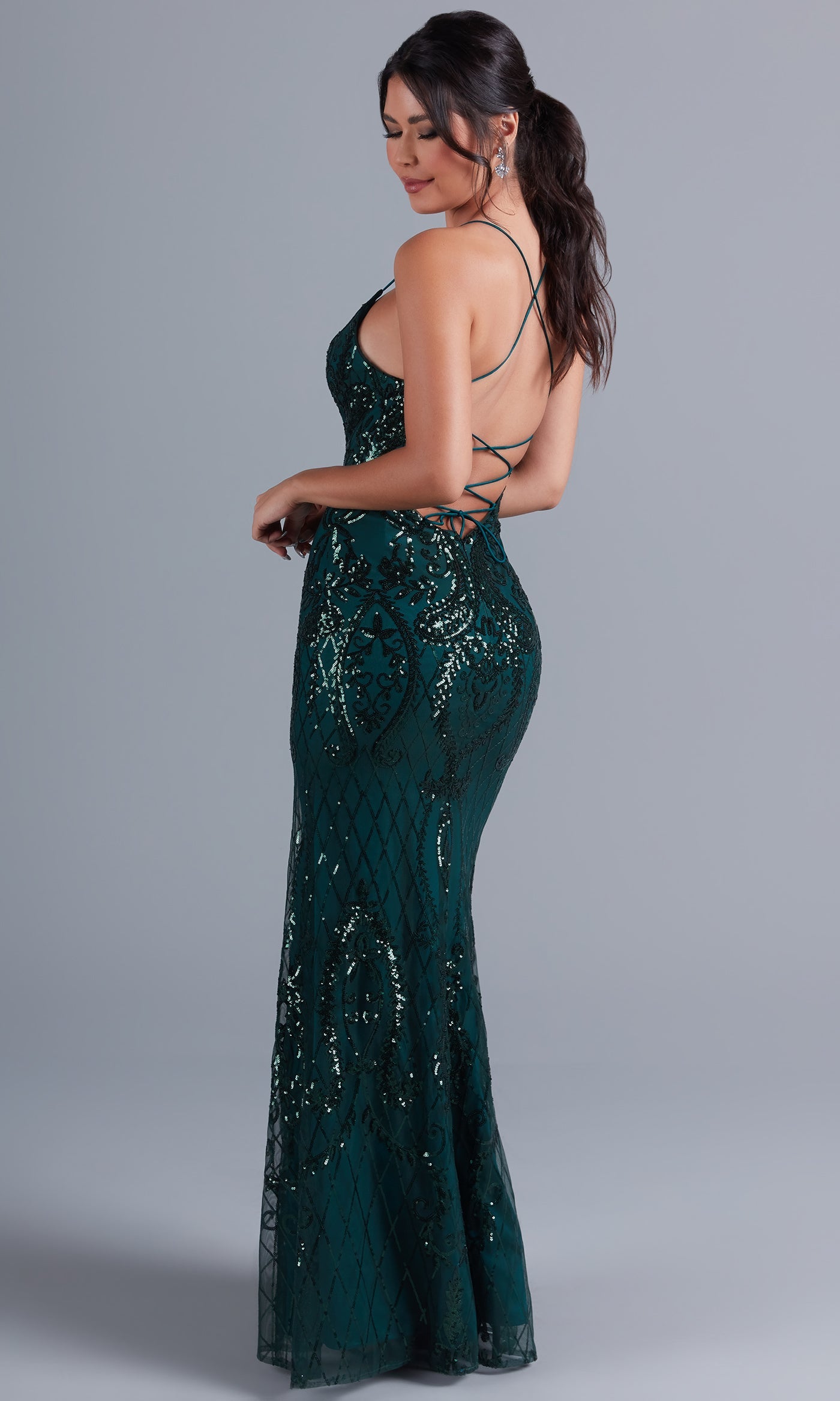 Velveis | Elegant Backless Long Prom Gown in Sequin Tulle