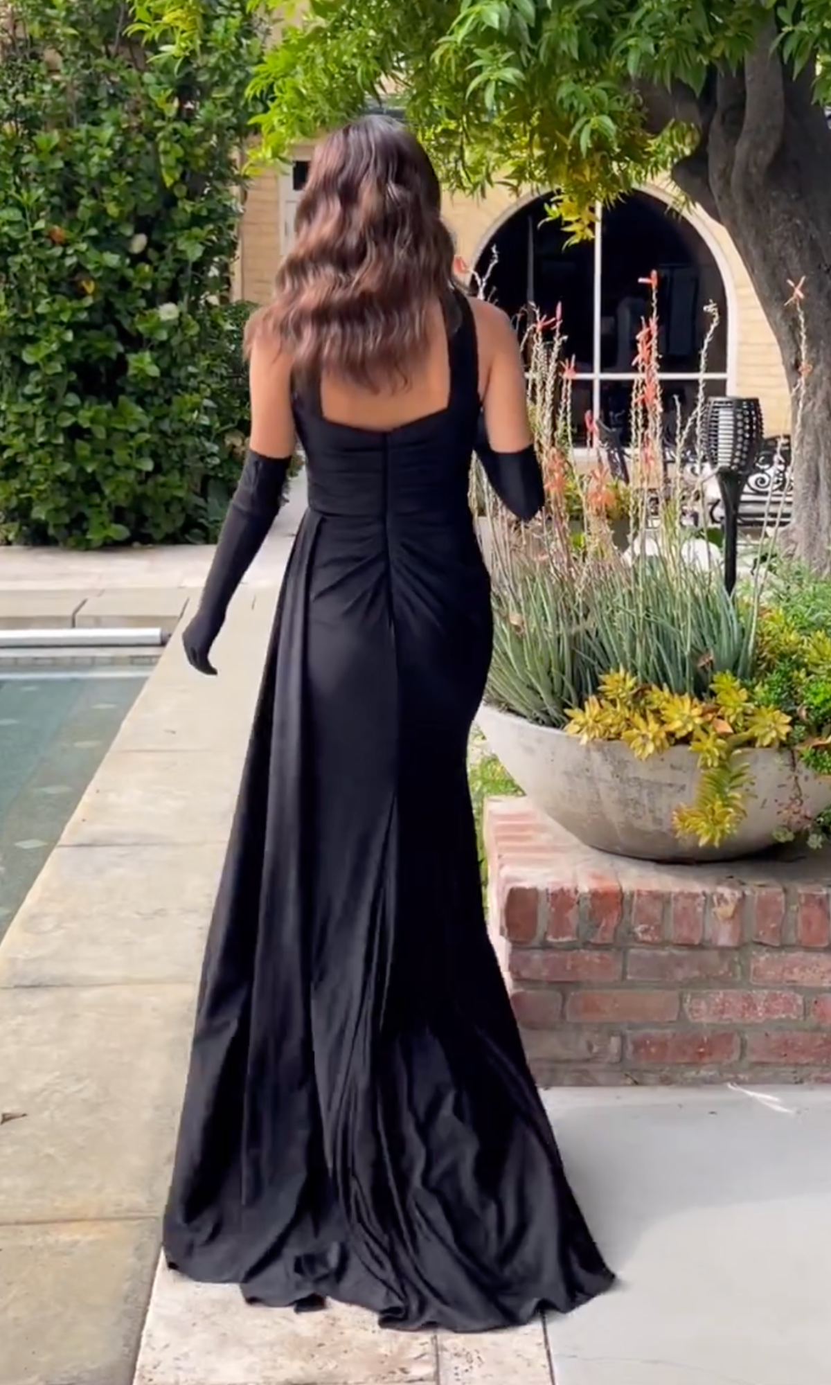 Velveis | Stunning Choker Long Prom Gown with Matching Gloves